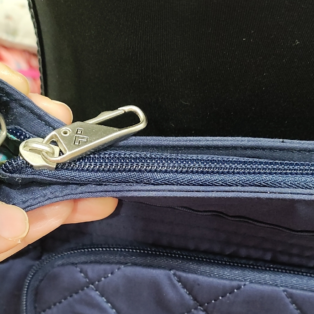 Travelon Navy Quilted Crossbody Bag - Picture 5 of 16